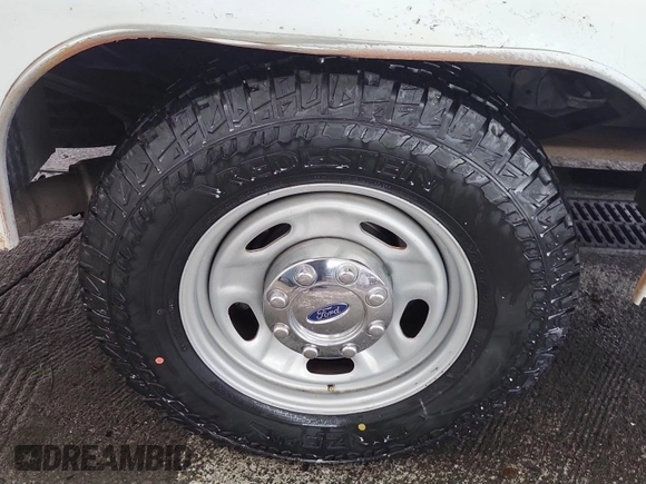 2015 Ford F-250 XLT with VIN 1FT7X2AT2FEB61007, listed as a IAAI auction lot 42663794 with 303,185 mi miles and . Bid and sale history available at DreamBid. Image 19.
