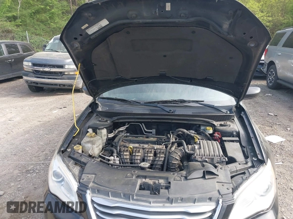 2013 Chrysler 200 LX with VIN 1C3CCBAB7DN568548, listed as a IAAI auction lot 41922392 with 173,255 mi miles. Bid and sale history available at carsss.com. Image 10.