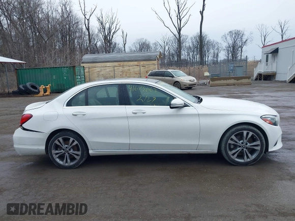 2019 Mercedes-Benz C 300 with VIN 55SWF8EB1KU293427, listed as a IAAI auction lot 41673663 with 61,295 mi miles and . Bid and sale history available at carsss.com. Image 13.