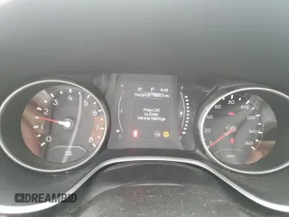 2019 Jeep Compass Altitude z VIN 3C4NJDBB5KT834215, wystawiony jako Copart lot #54130345 z przebiegiem 1 660 mil mil oraz Szkoda całkowita • Salvage title. Historia ofert i sprzedaży dostępna na DreamBid. Obrazek 9.