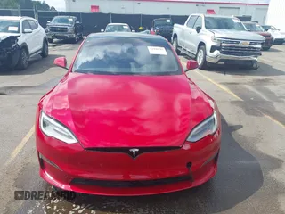2021 Tesla Model S Plaid z VIN 5YJSA1E69MF439987, wystawiony jako IAAI lot #42496725 z przebiegiem 25 mil mil oraz . Historia ofert i sprzedaży dostępna na DreamBid. Obrazek 12.