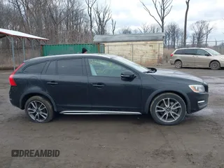 2016 Volvo V60 Cross Country T5 with VIN YV4612HK3G1003162, listed as a IAAI auction lot 41676518 with 150,064 mi miles. Bid and sale history available at carsss.com. Image 13.