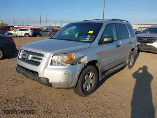 2007 Honda Pilot LX with VIN 5FNYF28197B018888, listed as a IAAI auction lot 41647146 with 176,767 mi miles. Bid and sale history available at carsss.com. Image 2.