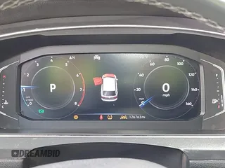 2020 Volkswagen Tiguan SE z VIN 3VV3B7AX7LM039084, wystawiony jako IAAI lot #42249016 z przebiegiem 126 763 mil mil oraz . Historia ofert i sprzedaży dostępna na DreamBid. Obrazek 7.
