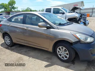 2012 Hyundai Accent GLS z VIN KMHCT4AE1CU186212, wystawiony jako IAAI lot #42247043 z przebiegiem 140 287 mil mil oraz . Historia ofert i sprzedaży dostępna na DreamBid. Obrazek 13.