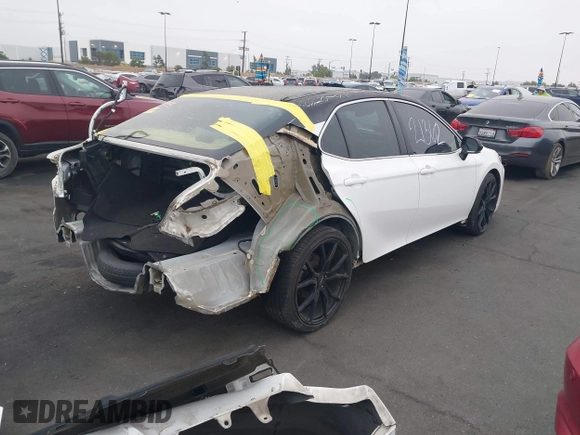 2018 Toyota Camry LE z VIN 4T1B11HK7JU111555, wystawiony jako IAAI lot #42421362 z przebiegiem 102 404 mil mil oraz . Historia ofert i sprzedaży dostępna na DreamBid. Obrazek 4.