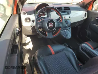 2015 FIAT 500e z VIN 3C3CFFGE5FT642262, wystawiony jako Copart lot #58604905 z przebiegiem 54 740 mil mil oraz Tytuł czysty. Historia ofert i sprzedaży dostępna na DreamBid. Obrazek 8.