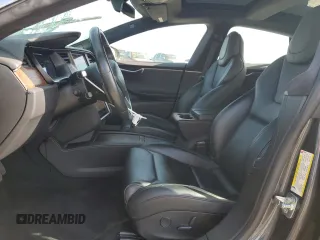 2018 Tesla Model S 75D z VIN 5YJSA1E23JF263642, wystawiony jako Copart lot #50647665 z przebiegiem 71 416 mil mil oraz Szkoda całkowita • Salvage title. Historia ofert i sprzedaży dostępna na DreamBid. Obrazek 7.