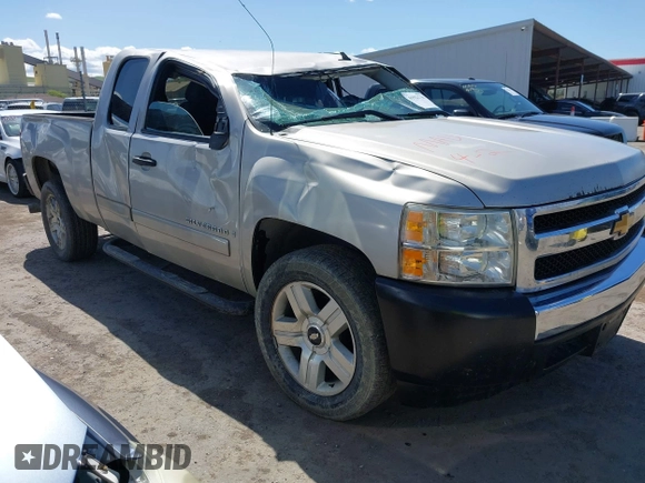 2007 Chevrolet Silverado 1500 LT w/2LT with VIN 2GCEC19J771637240, listed as a IAAI auction lot 41921738 with 163,590 mi miles. Bid and sale history available at carsss.com. Image 1.
