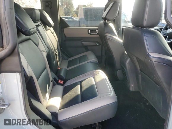 2024 Ford Bronco Wildtrak z VIN 1FMEE2BP8RLA57115, wystawiony jako Copart lot #43579085 z przebiegiem 4951 mil mil oraz Szkody całkowita. Historia ofert i sprzedaży dostępna na DreamBid. Obrazek 11.