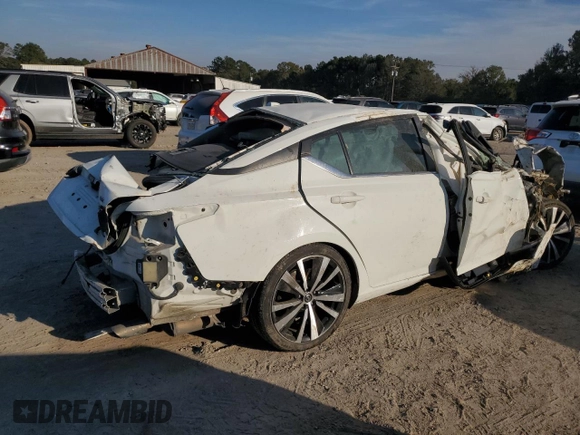2020 Nissan Altima 2.5 SR with VIN 1N4BL4CV6LC142733, listed as a Copart auction lot 84826984 with 0 mi miles and Salvage Title. Bid and sale history available at carsss.com. Image 3.