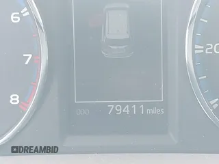 2016 Toyota RAV4 XLE z VIN JTMRFREV6GJ101367, wystawiony jako IAAI lot #42434491 z przebiegiem 79 411 mil mil oraz . Historia ofert i sprzedaży dostępna na DreamBid. Obrazek 16.