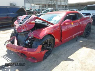 2015 Chevrolet Camaro SS z VIN 2G1FJ1EW0F9144441, wystawiony jako IAAI lot #42230511 z przebiegiem 26 615 mil mil oraz . Historia ofert i sprzedaży dostępna na DreamBid. Obrazek 2.