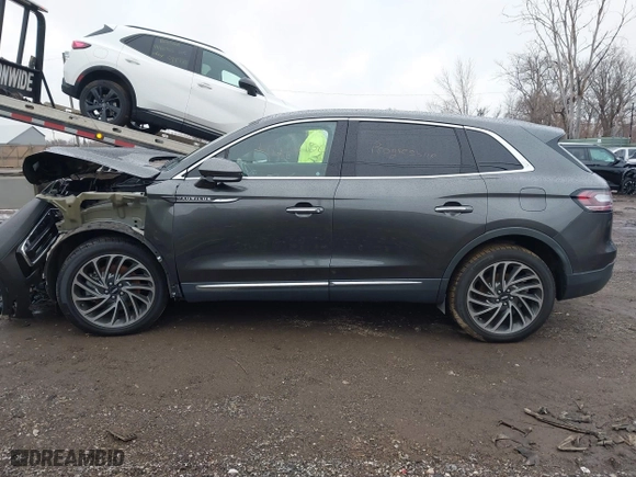 2019 Lincoln Nautilus Reserve with VIN 2LMPJ8L93KBL42922, listed as a IAAI auction lot 41202130 with 45,883 mi miles. Bid and sale history available at carsss.com. Image 15.