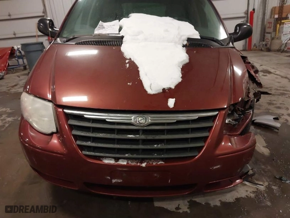 2007 Chrysler Town & Country LWB Touring with VIN 2A4GP54L67R153147, listed as a IAAI auction lot 41577534 with 113,991 mi miles. Bid and sale history available at carsss.com. Image 6.