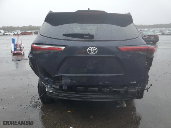 2022 Toyota Highlander XLE with VIN 5TDHZRBH7NS583655, listed as a Copart auction lot 84217444 with 46,830 mi miles and Salvage Title. Bid and sale history available at carsss.com. Image 6.