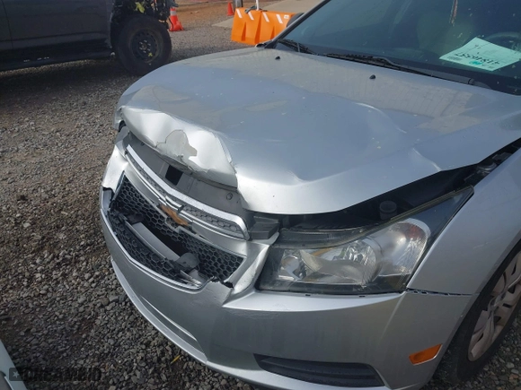 2014 Chevrolet Cruze LS with VIN 1G1PA5SH8E7464530, listed as a IAAI auction lot 41846557 with 122,490 mi miles. Bid and sale history available at carsss.com. Image 6.