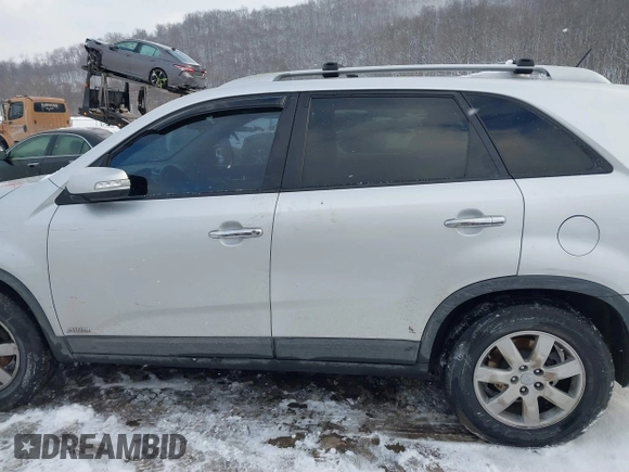 2013 Kia Sorento LX with VIN 5XYKTDA26DG338980, listed as a IAAI auction lot 41270994 with 170,714 mi miles. Bid and sale history available at carsss.com. Image 14.