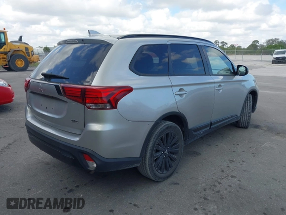 2020 Mitsubishi Outlander ES z VIN JA4AZ3A37LZ042888, wystawiony jako IAAI lot #41474954 z przebiegiem 98 616 mil mil oraz . Historia ofert i sprzedaży dostępna na DreamBid. Obrazek 4.