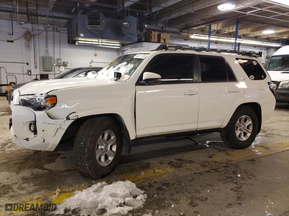 2020 Toyota 4Runner SR5 with VIN JTEBU5JRXL5748135, listed as a Copart auction lot 44117135 with 85,043 mi miles and Salvage Title. Bid and sale history available at carsss.com. Image 1.