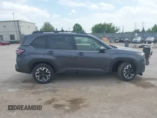 2025 Subaru Forester Premium z VIN JF2SLDDC4SH451241, wystawiony jako IAAI lot #42256273 z przebiegiem 3 108 mil mil oraz . Historia ofert i sprzedaży dostępna na DreamBid. Obrazek 13.