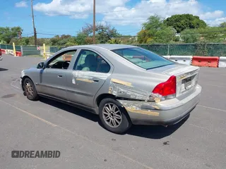 2003 Volvo S60 2.4L with VIN YV1RS61T332276236, listed as a IAAI auction lot 41850321 with 92,685 mi miles. Bid and sale history available at carsss.com. Image 3.