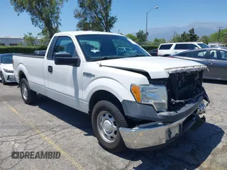 2014 Ford F-150 XL с VIN 1FTMF1CM8EKD06735, выставлен на аукционе IAAI как лот 42321905 с пробегом 135 379 миль миль и . История ставок и продаж доступна на DreamBid. Изображение 1.