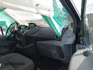 2018 Ford Transit Passenger XL z VIN 1FBZX2YM5JKA57441, wystawiony jako IAAI lot #41257346 z przebiegiem 71 702 mil mil oraz . Historia ofert i sprzedaży dostępna na DreamBid. Obrazek 5.
