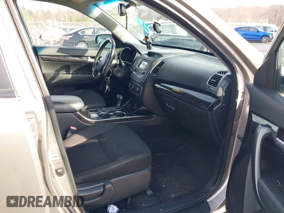 2014 Kia Sorento LX with VIN 5XYKTDA75EG462221, listed as a IAAI auction lot 41885746 with 215,305 mi miles. Bid and sale history available at carsss.com. Image 5.