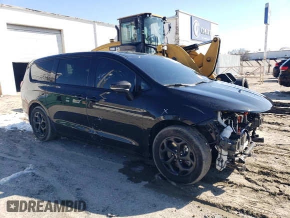 2023 Chrysler Pacifica Hybrid Limited with VIN 2C4RC1S77PR501630, listed as a Copart auction lot 46143825 with 39,419 mi miles and Salvage title. Bid and sale history available at DreamBid. Image 4.