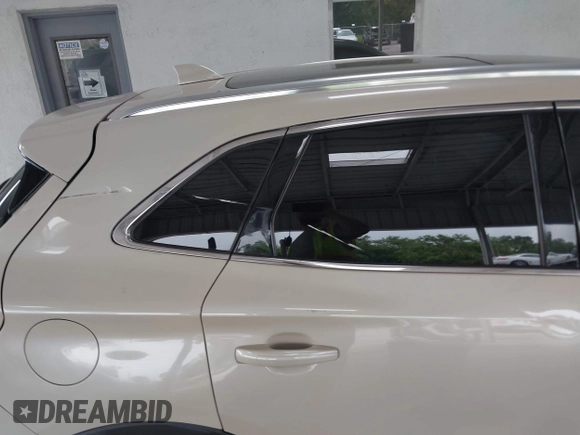 2018 Lincoln MKC Reserve с VIN 5LMCJ3C9XJUL23206, выставлен на аукционе IAAI как лот 42411951 с пробегом 60 904 миль миль и . История ставок и продаж доступна на DreamBid. Изображение 19.