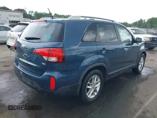 2014 Kia Sorento LX with VIN 5XYKT4A64EG512629, listed as a IAAI auction lot 42082927 with 148,832 mi miles. Bid and sale history available at carsss.com. Image 4.
