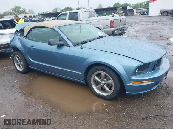 2005 Ford Mustang Deluxe z VIN 1ZVFT84N655195289, wystawiony jako IAAI lot #42182596 z przebiegiem 84 205 mil mil oraz . Historia ofert i sprzedaży dostępna na DreamBid. Obrazek 1.