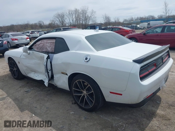 2016 Dodge Challenger R/T Scat Pack z VIN 2C3CDZFJ2GH263624, wystawiony jako IAAI lot #41998240 z przebiegiem 51 784 mil mil oraz . Historia ofert i sprzedaży dostępna na DreamBid. Obrazek 14.