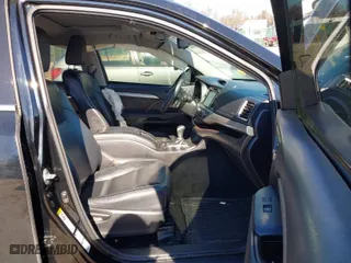 2015 Toyota Highlander XLE with VIN 5TDJKRFH9FS218850, listed as a IAAI auction lot 41642131 with 74,200 mi miles. Bid and sale history available at carsss.com. Image 5.