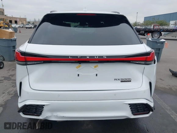 2024 Lexus RX 500h F Sport Performance z VIN 2T2BCMEA4RC016032, wystawiony jako IAAI lot #41464306 z przebiegiem 13 338 mil mil oraz . Historia ofert i sprzedaży dostępna na DreamBid. Obrazek 17.