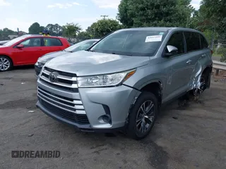 2019 Toyota Highlander LE with VIN 5TDZZRFH6KS367645, listed as a IAAI auction lot 42613410 with 77,266 mi miles and . Bid and sale history available at DreamBid. Image 17.