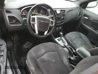 2013 Chrysler 200 Touring z VIN 1C3CCBBB2DN688904, wystawiony jako Copart lot #44463585 z przebiegiem 123 940 mil mil oraz Szkoda całkowita • Salvage title. Historia ofert i sprzedaży dostępna na DreamBid. Obrazek 8.
