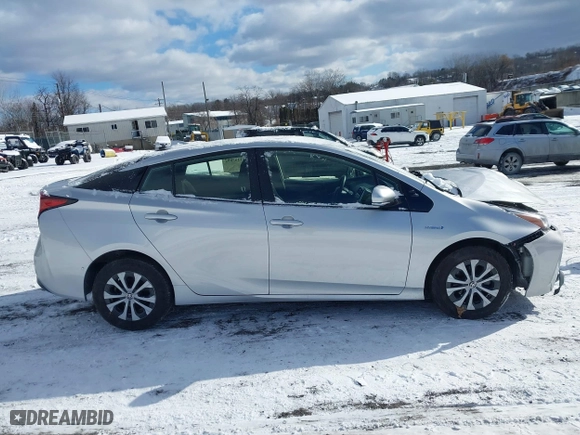 2019 Toyota Prius LE with VIN JTDL9RFU5K3013037, listed as a IAAI auction lot 41363092 with 108,284 mi miles. Bid and sale history available at carsss.com. Image 13.