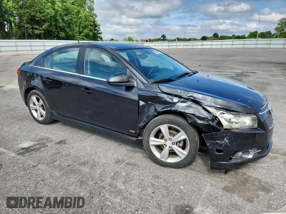2014 Chevrolet Cruze 2LT z VIN 1G1PE5SB5E7120878, wystawiony jako Copart lot #58624755 z przebiegiem 121 644 mil mil oraz Szkoda całkowita • Salvage title. Historia ofert i sprzedaży dostępna na DreamBid. Obrazek 4.