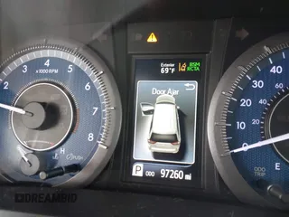 2018 Toyota Sienna XLE with VIN 5TDDZ3DC8JS207490, listed as a IAAI auction lot 40890775 with 97,260 mi miles. Bid and sale history available at carsss.com. Image 7.