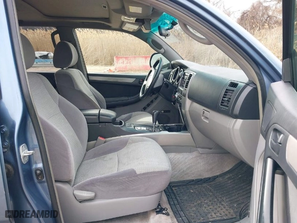 2004 Toyota 4Runner SR5 with VIN JTEBT14R140033766, listed as a IAAI auction lot 41611547 with 214,511 mi miles. Bid and sale history available at carsss.com. Image 5.