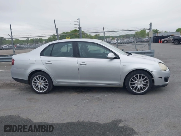 2008 Volkswagen Jetta Wolfsburg Edition с VIN 3VWRJ71K98M154838, выставлен на аукционе IAAI как лот 42005489 с пробегом 199 298 миль миль и . История ставок и продаж доступна на DreamBid. Изображение 13.