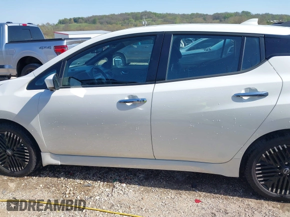 2023 Nissan LEAF SV Plus z VIN 1N4CZ1CV3PC553045, wystawiony jako IAAI lot #41998867 z przebiegiem 38 550 mil mil oraz . Historia ofert i sprzedaży dostępna na DreamBid. Obrazek 14.