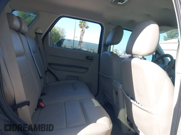 2008 Ford Escape Hybrid z VIN 1FMCU49H08KA21721, wystawiony jako IAAI lot #42493779 z przebiegiem 142 542 mil mil oraz . Historia ofert i sprzedaży dostępna na DreamBid. Obrazek 8.