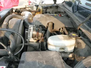 2003 Chevrolet Suburban LT z VIN 3GNEC16Z33G282361, wystawiony jako IAAI lot #42886252 z przebiegiem 220 304 mil mil oraz . Historia ofert i sprzedaży dostępna na DreamBid. Obrazek 19.