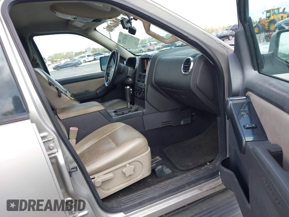 2008 Ford Explorer XLT with VIN 1FMEU63EX8UA58640, listed as a IAAI auction lot 41607202 with 93,866 mi miles. Bid and sale history available at carsss.com. Image 5.