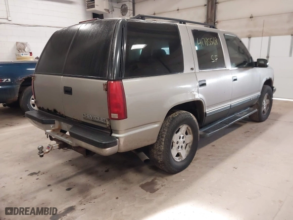 1998 Chevrolet Tahoe with VIN 1GNEK13R6WJ377054, listed as a IAAI auction lot 41785568 with 327,139 mi miles. Bid and sale history available at carsss.com. Image 4.