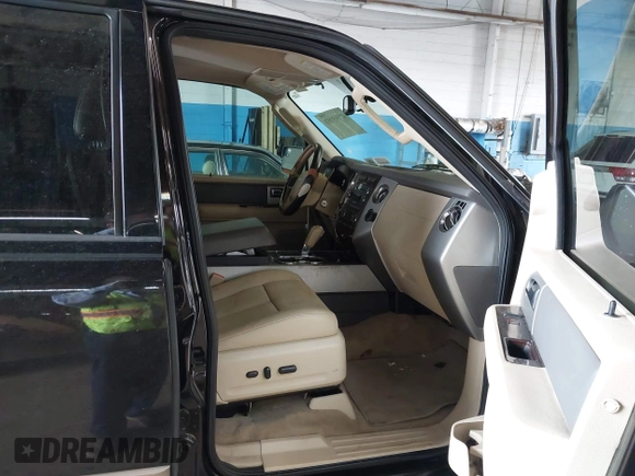2013 Ford Expedition XLT z VIN 1FMJU1H54DEF63913, wystawiony jako IAAI lot #42195953 z przebiegiem 216 030 mil mil oraz . Historia ofert i sprzedaży dostępna na DreamBid. Obrazek 5.