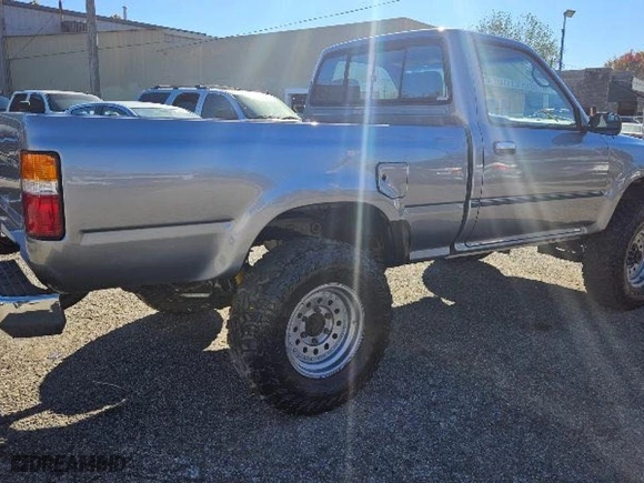 1993 Toyota 4WD Pickups DLX with VIN 4TARN01P5PZ105266, listed as a Copart auction lot 84305484 with 172,267 mi miles and Clean Title. Bid and sale history available at carsss.com. Image 4.